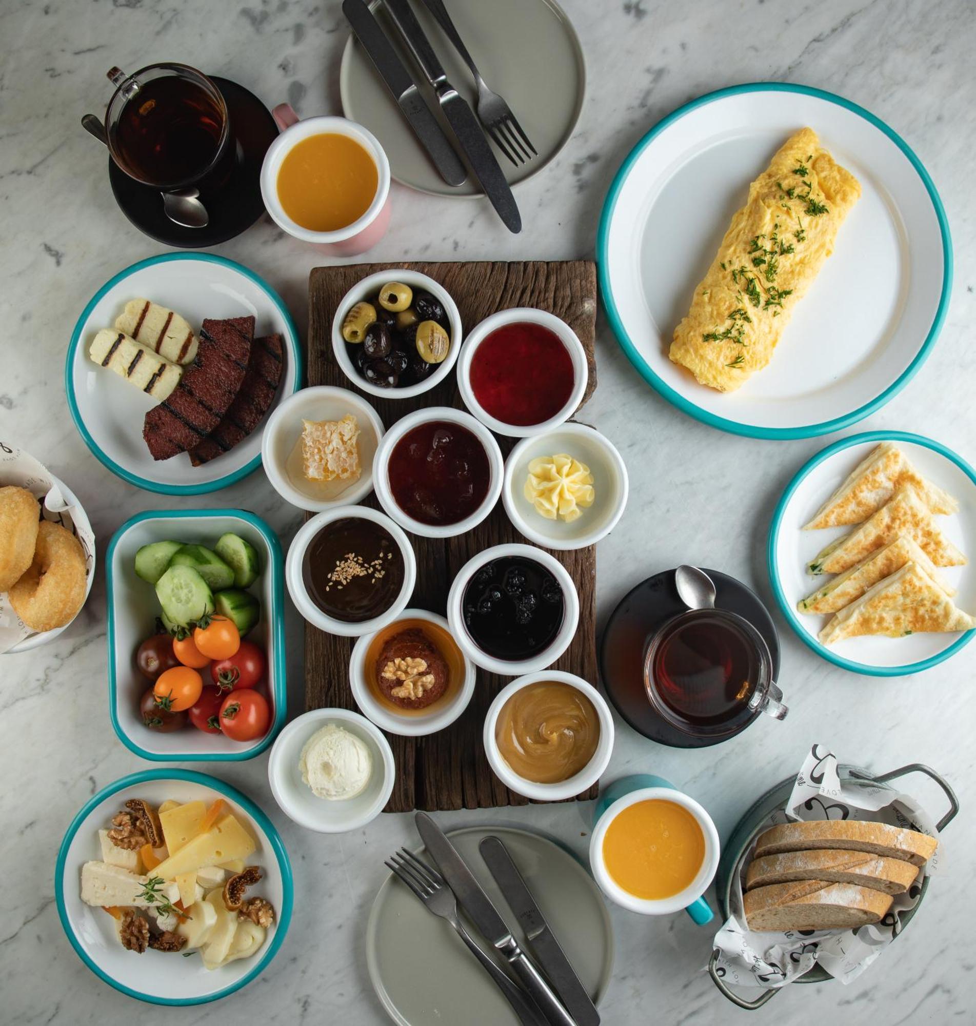 Stayso The House Hotel Estambul Exterior foto Turkish breakfast
