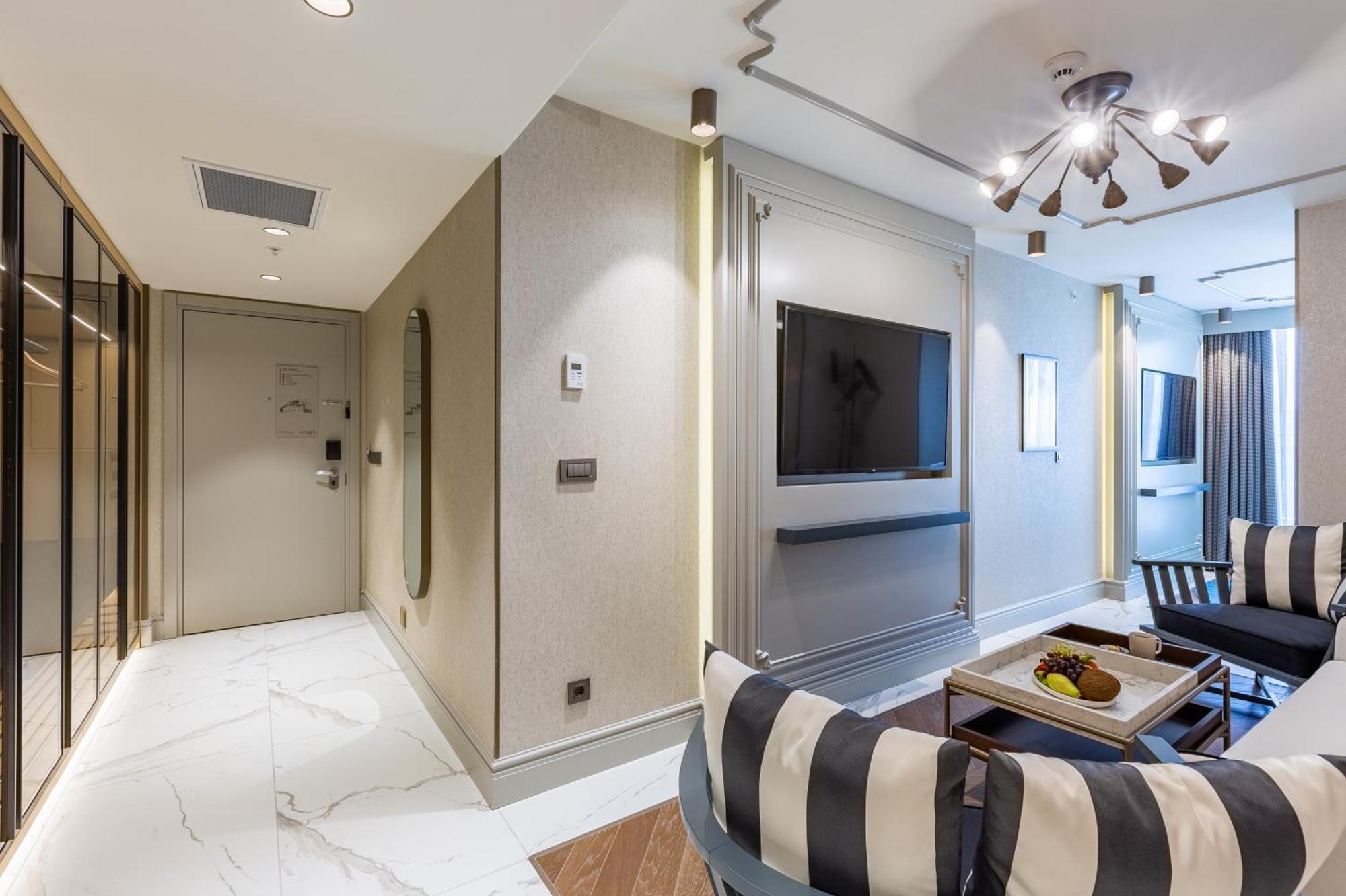Stayso The House Hotel Estambul Habitación foto Interior of a suite at the Mandarin Oriental