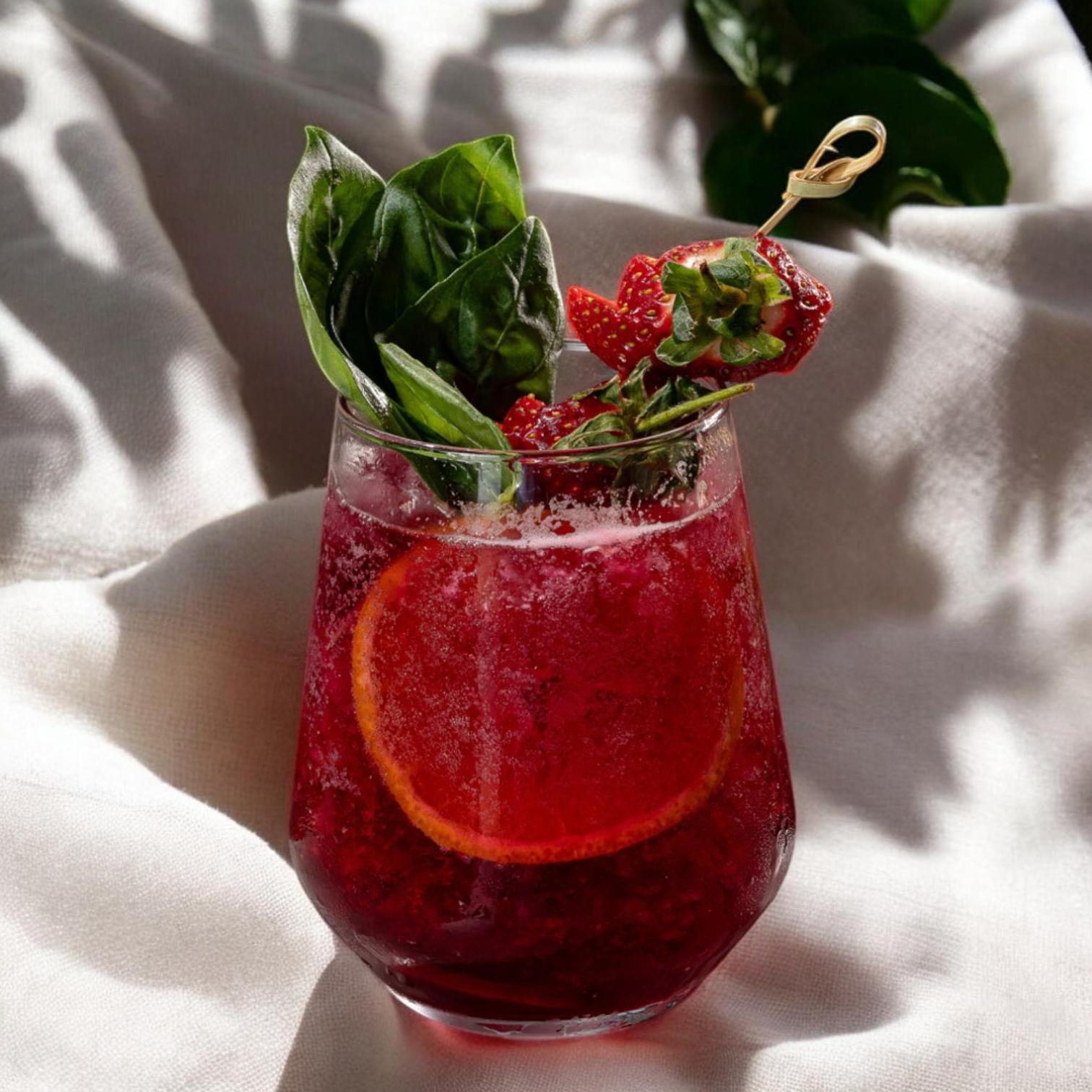 Stayso The House Hotel Estambul Exterior foto A strawberry basil cocktail